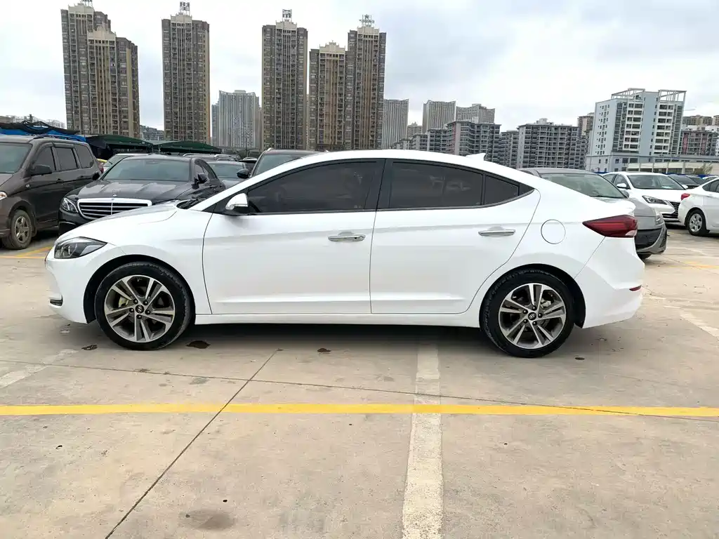 Hyundai Elantra 2017 — фото 3