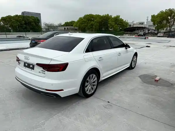 Audi A4L 2018
