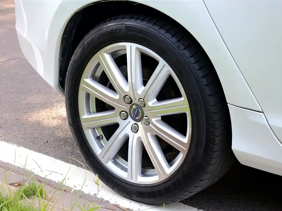 Volvo S60 Plug-In Hybrid 2015 — фото 18