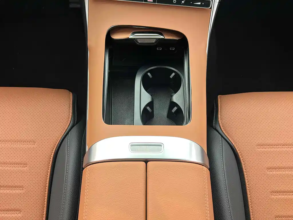 Mercedes-Benz C-Class 2025 — фото 10