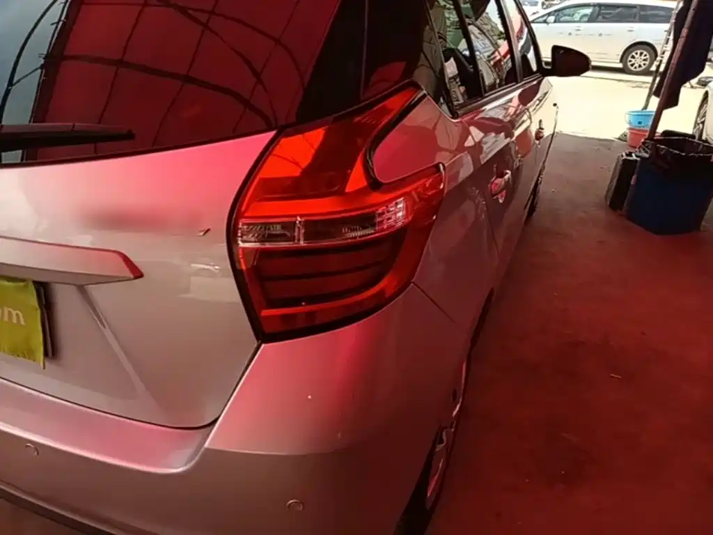Toyota Yaris L 2016 — фото 8