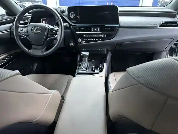 Lexus ES 2024