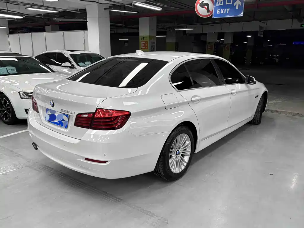 BMW 5 Series 2016 — фото 10