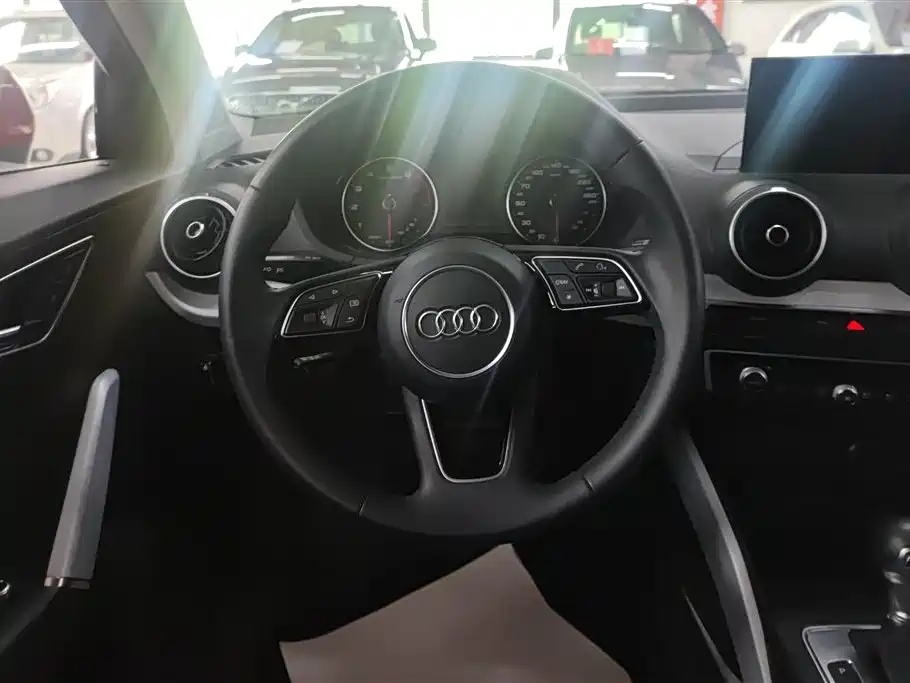 Audi Q2L 2019 — фото 15