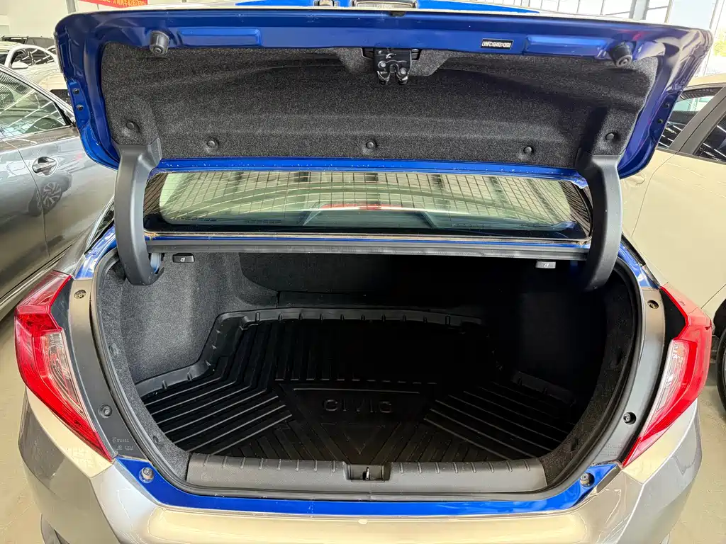 Honda Civic 2019 — фото 19