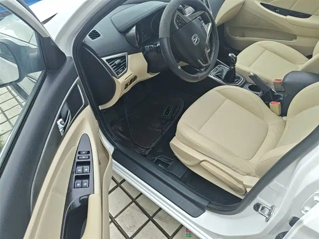 Changan Eado 2017 — фото 16