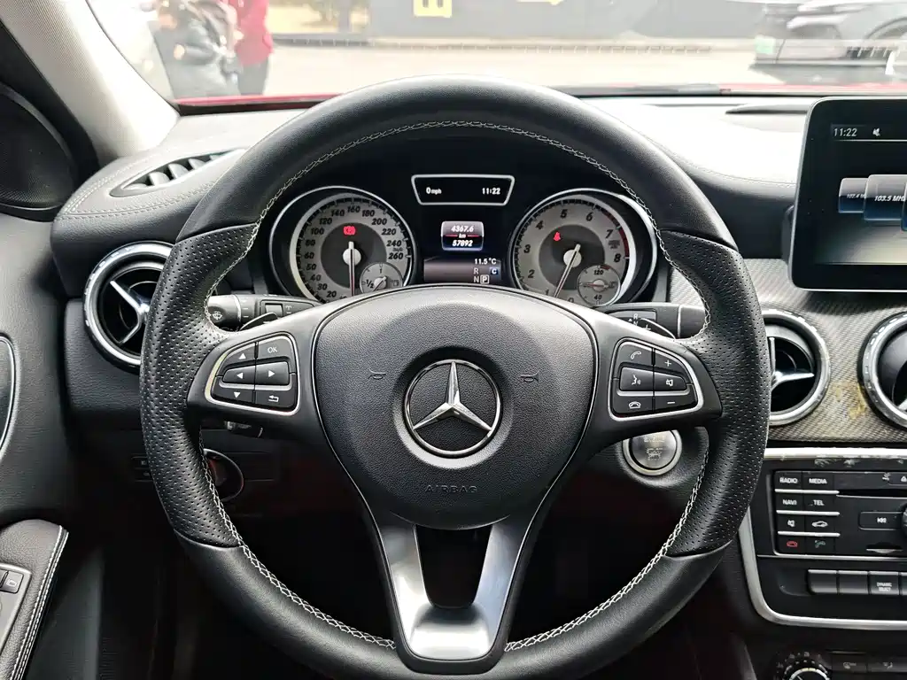 Mercedes-Benz GLA 2017 — фото 8