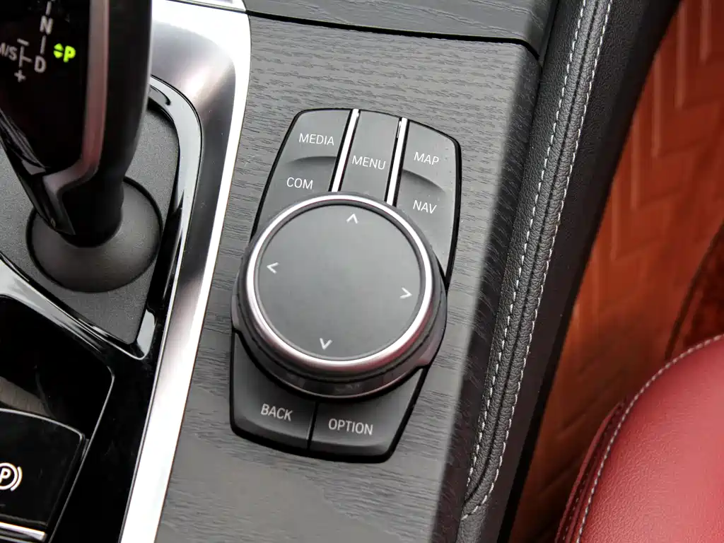 BMW 5 Series 2021 — фото 15