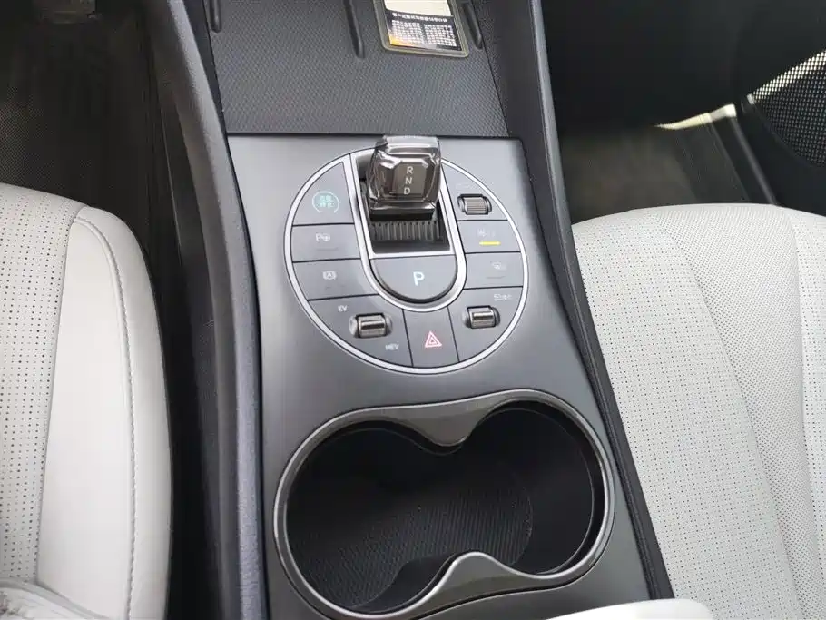 BYD Seal 05 DM-i 2025 — фото 16