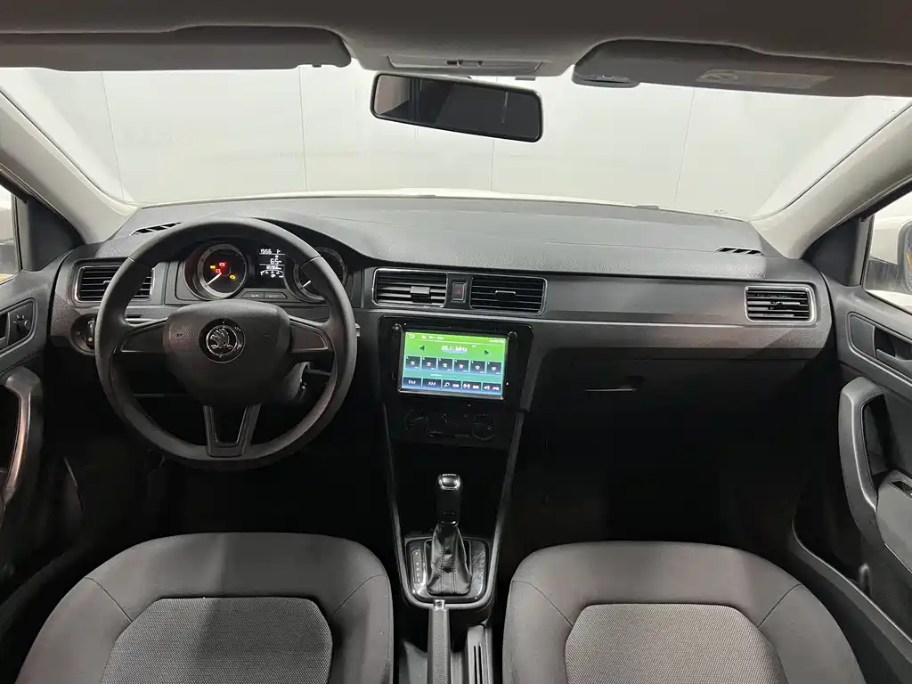 Skoda Rapid Spaceback 2020 — фото 11