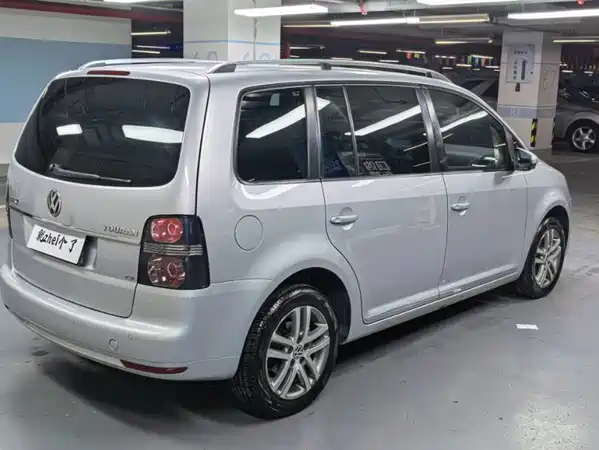 Volkswagen Touran 2011