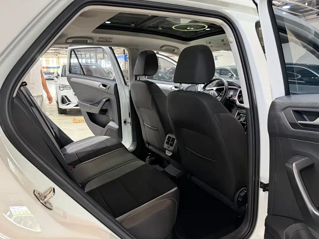 Volkswagen T-Roc 2022 — фото 10