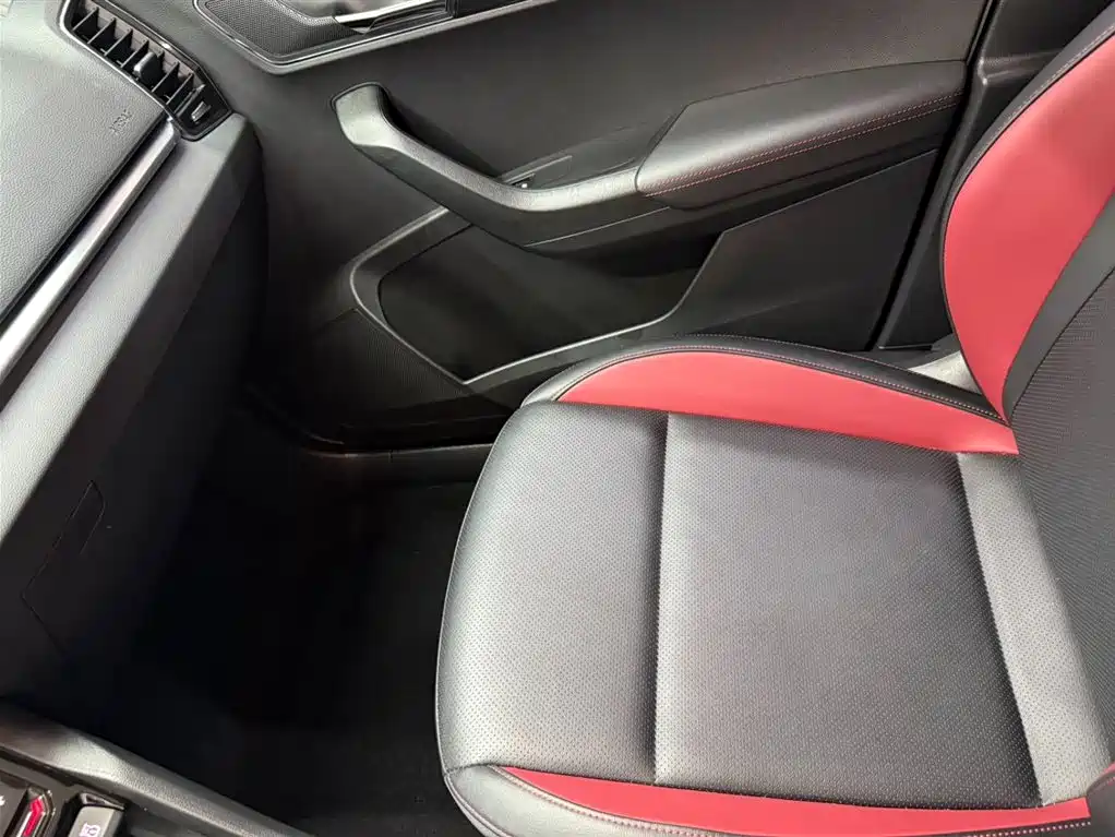 Skoda Karoq 2023 — фото 13