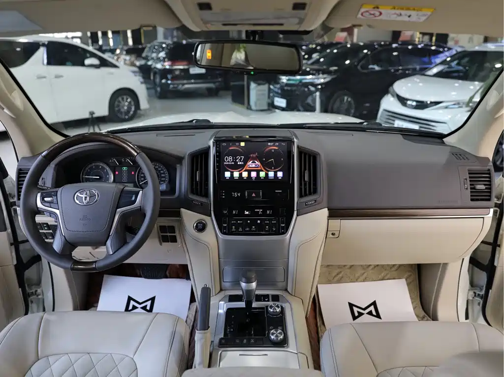 Toyota Land Cruiser 2020 — фото 11