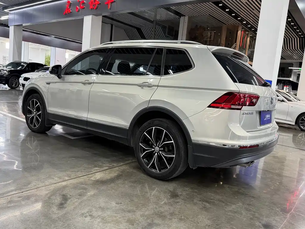 Volkswagen Tiguan L 2020 — фото 11