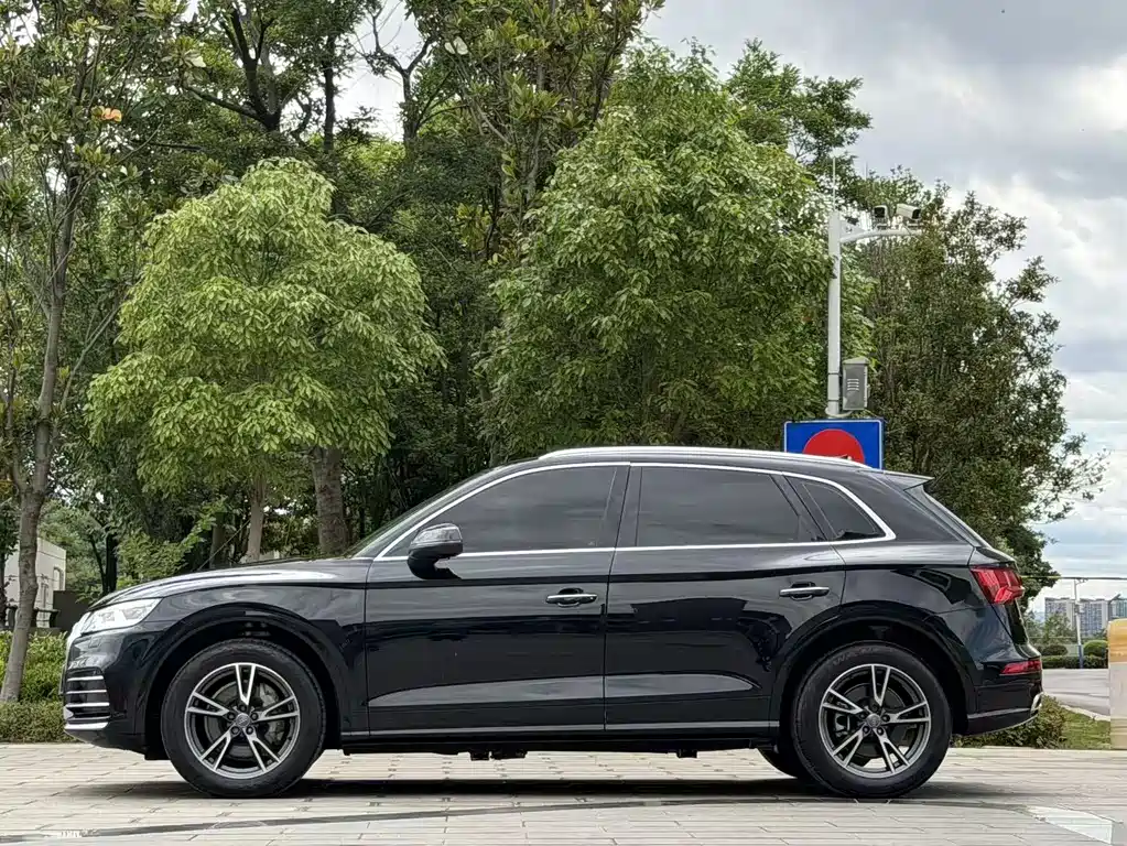 Audi Q5L 2020 — фото 10