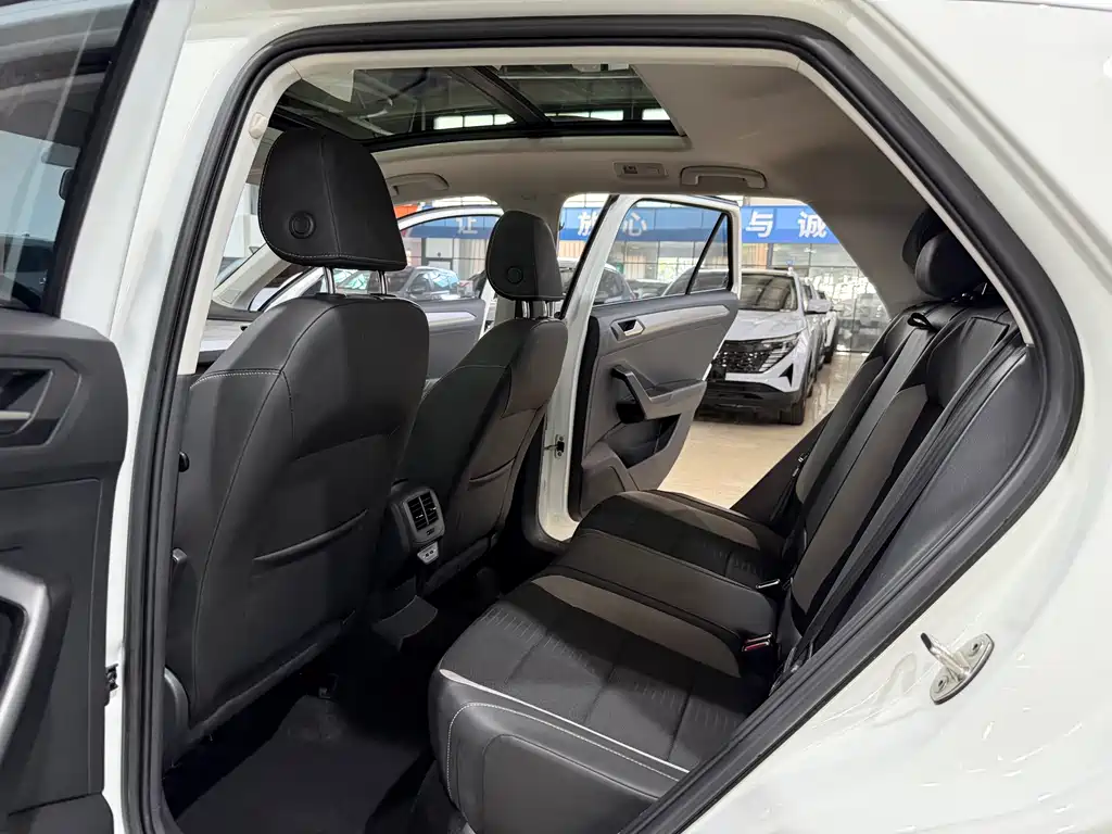 Volkswagen T-Roc 2022 — фото 8