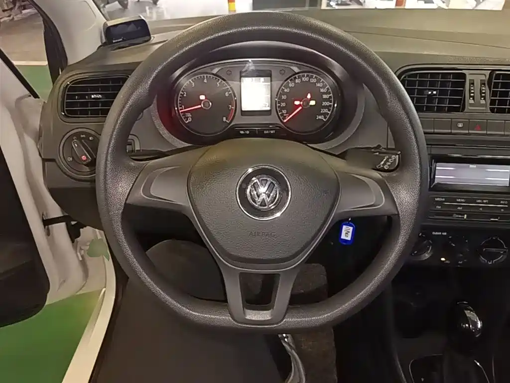 Volkswagen Polo 2017 — фото 11