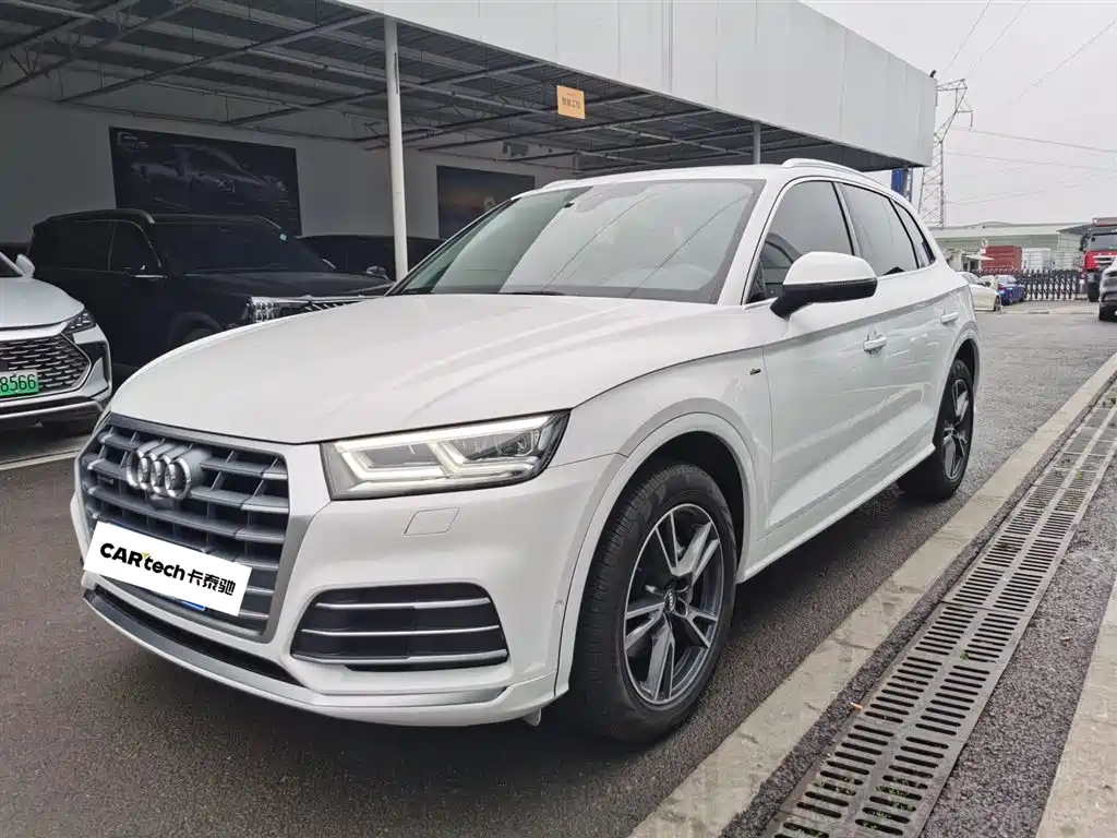 Audi Q5L 2020 — фото 1