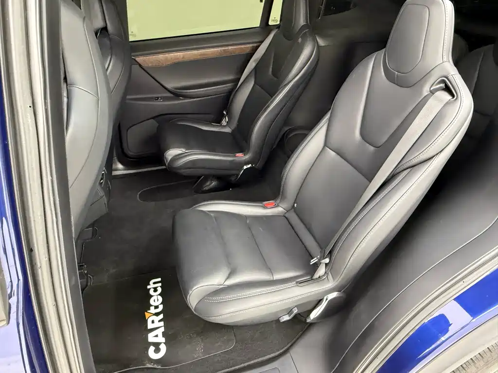 Tesla Model X 2019 — фото 11