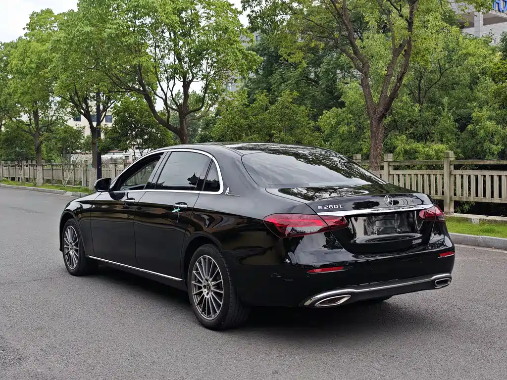Mercedes-Benz E-Class 2023 — фото 14