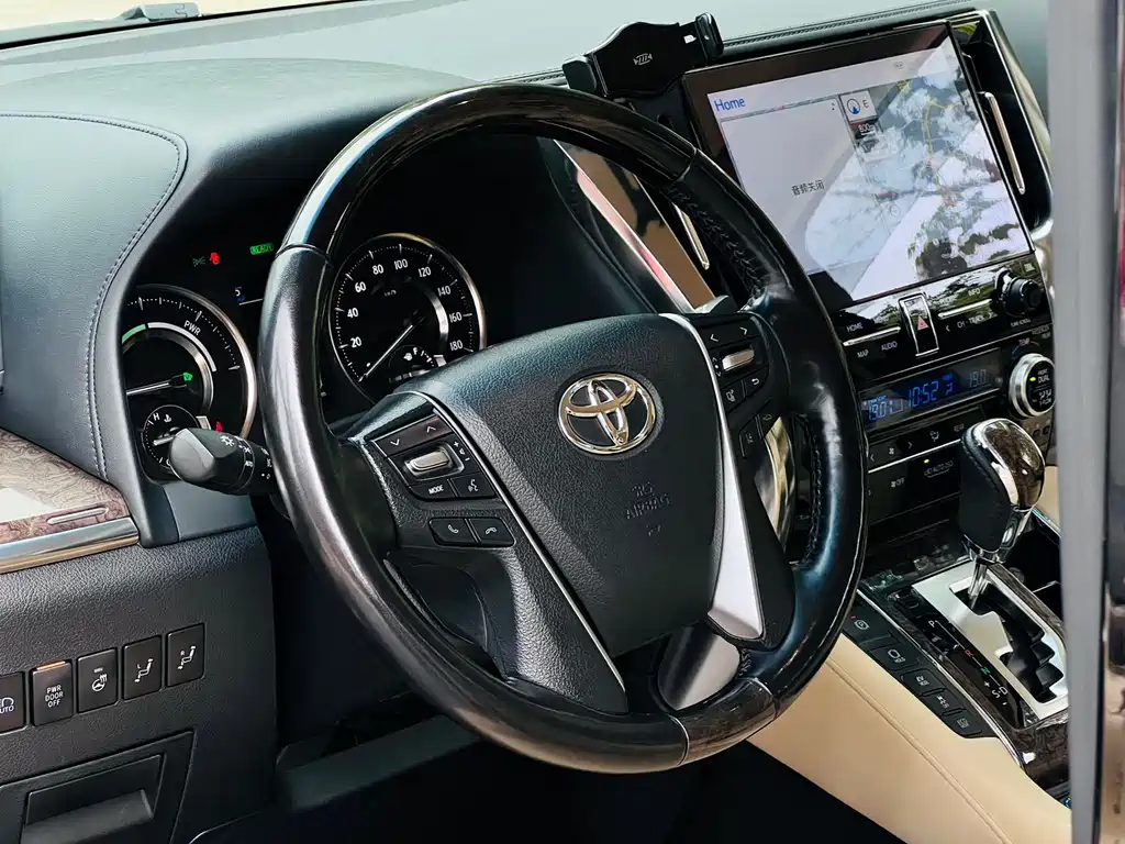 Toyota Alphard 2022 — фото 10