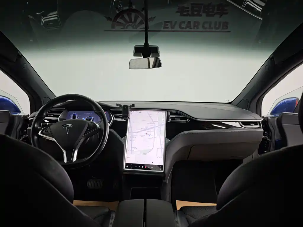 Tesla Model X 2017 — фото 25
