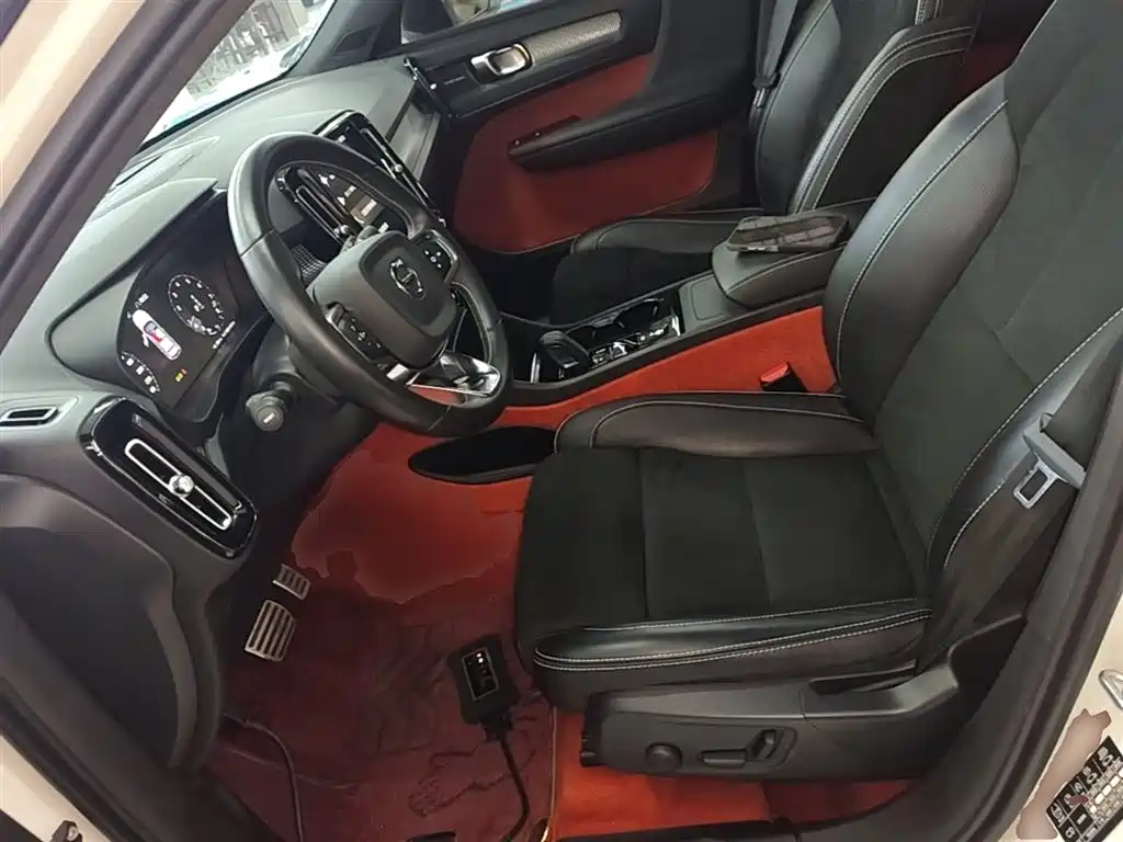 Volvo XC40 2020 — фото 15
