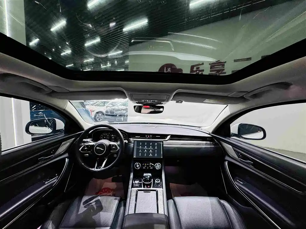 Jaguar XFL 2022 — фото 17