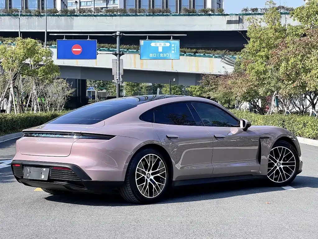 Porsche Taycan 2022 — фото 13