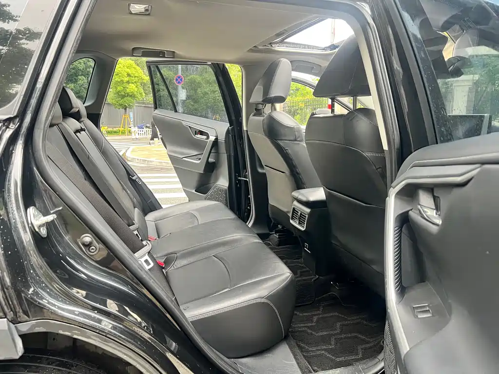 Toyota RAV4 2020 — фото 14