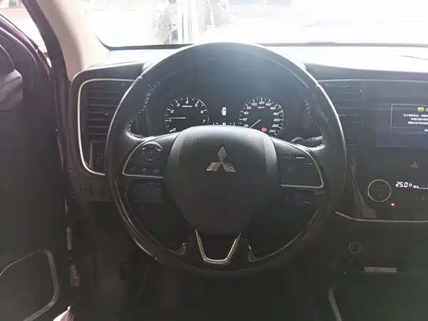 Mitsubishi Outlander 2020