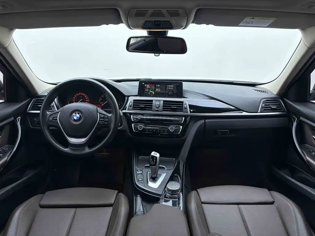 BMW 3 Series 2019 — фото 14