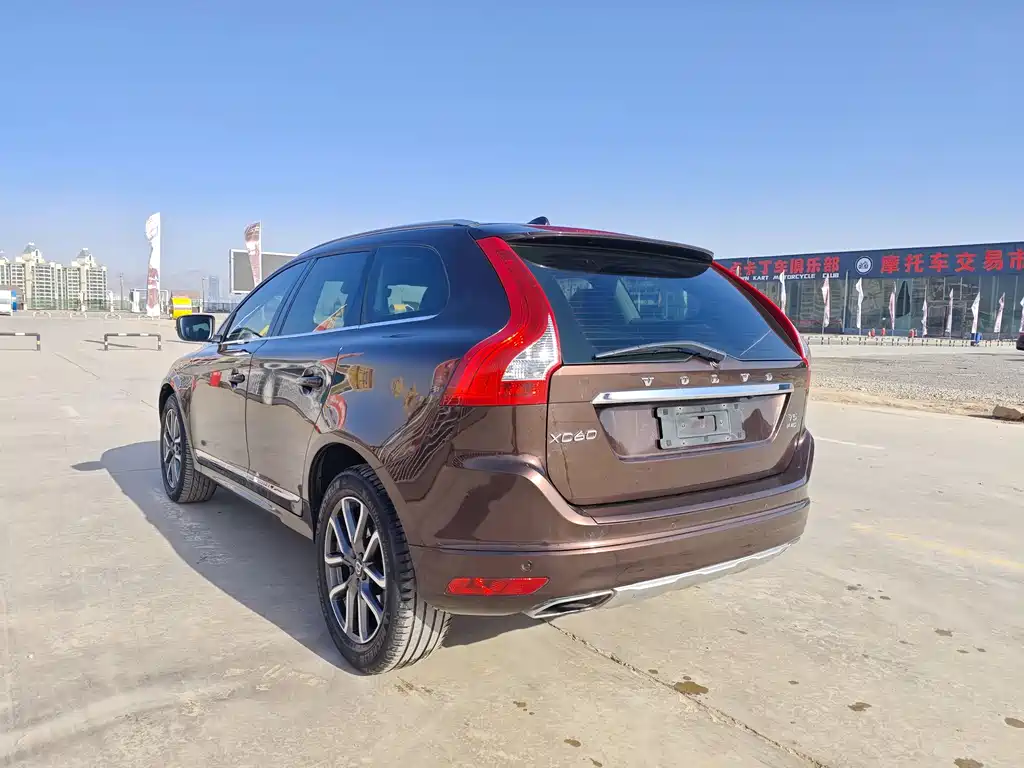 Volvo XC60 2017 — фото 20