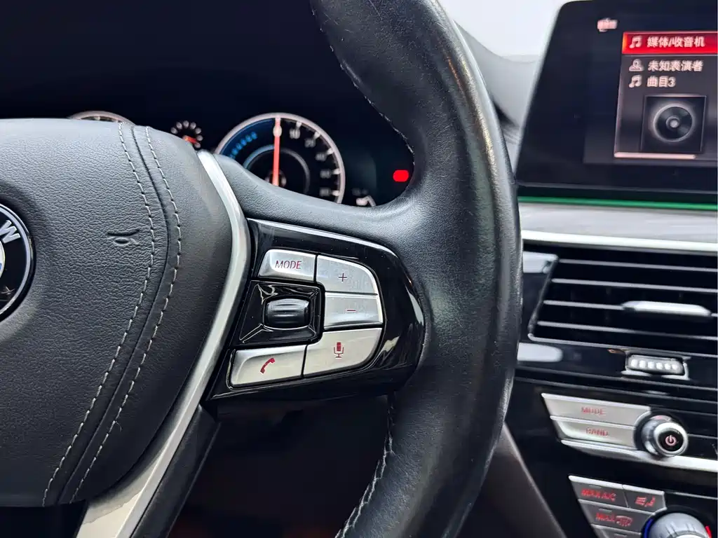 BMW 5 Series New Energy 2019 — фото 5