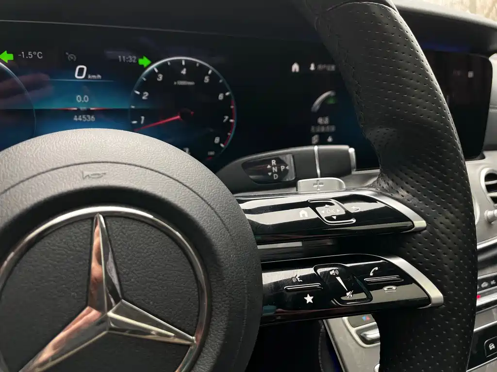 Mercedes-Benz E-Class 2021 — фото 15
