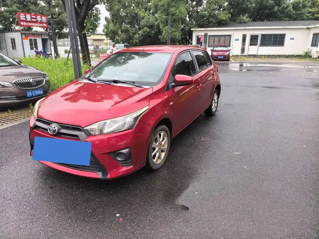 Toyota Yaris L 2014