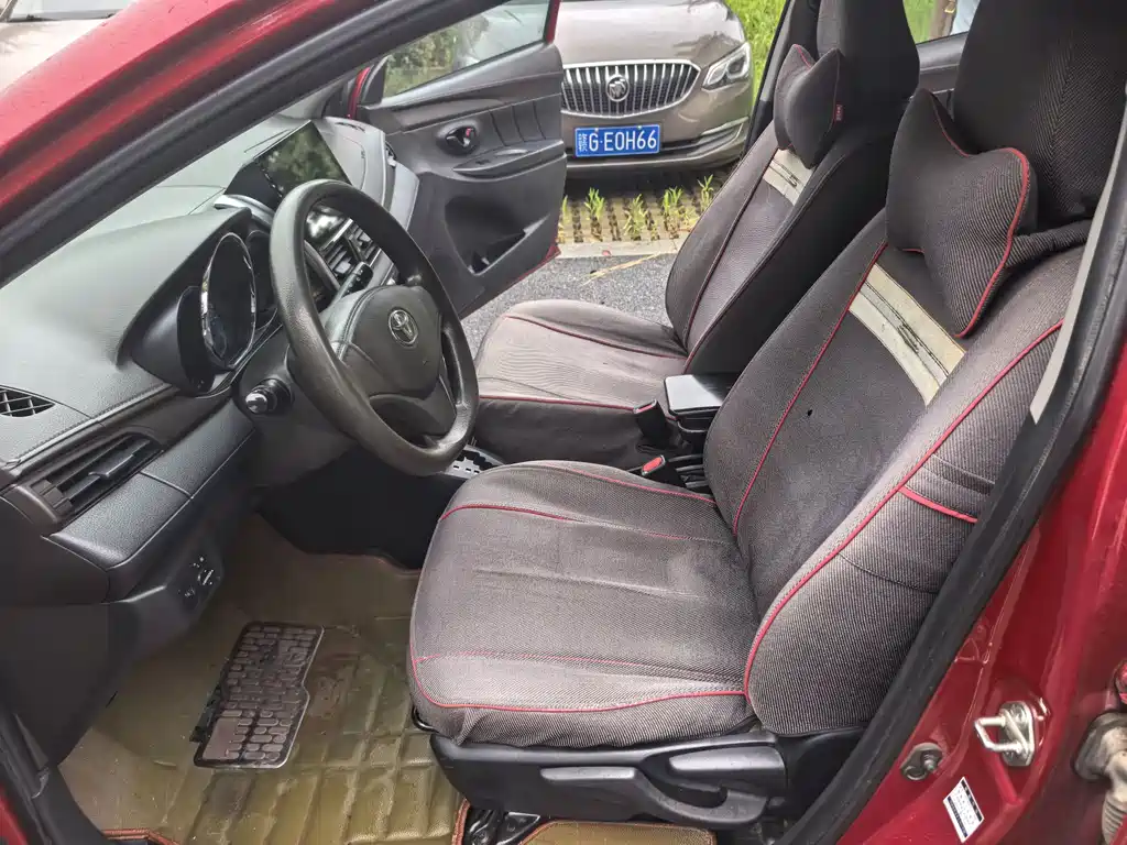 Toyota Yaris L 2014
