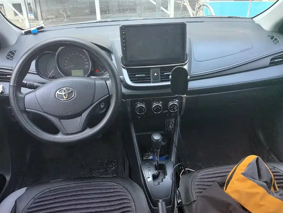 Toyota Yaris L 2021 — фото 12