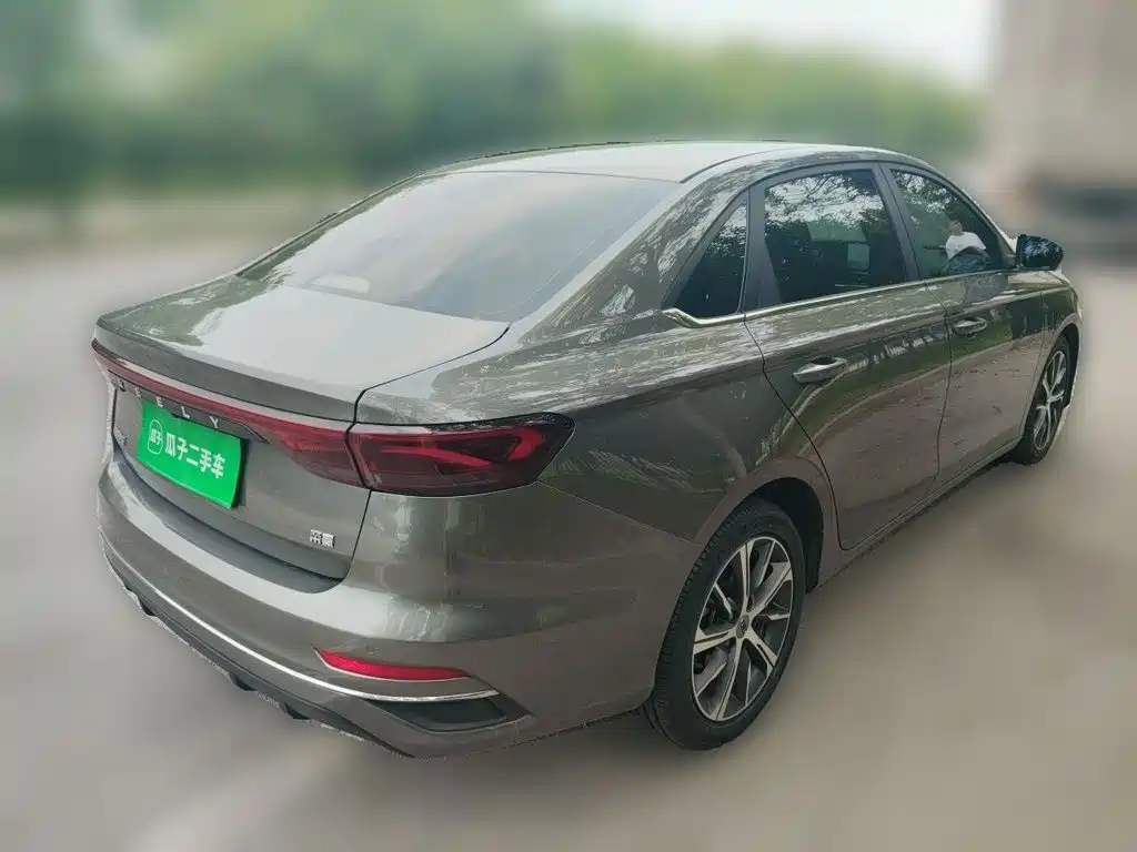 Geely Emgrand 2022