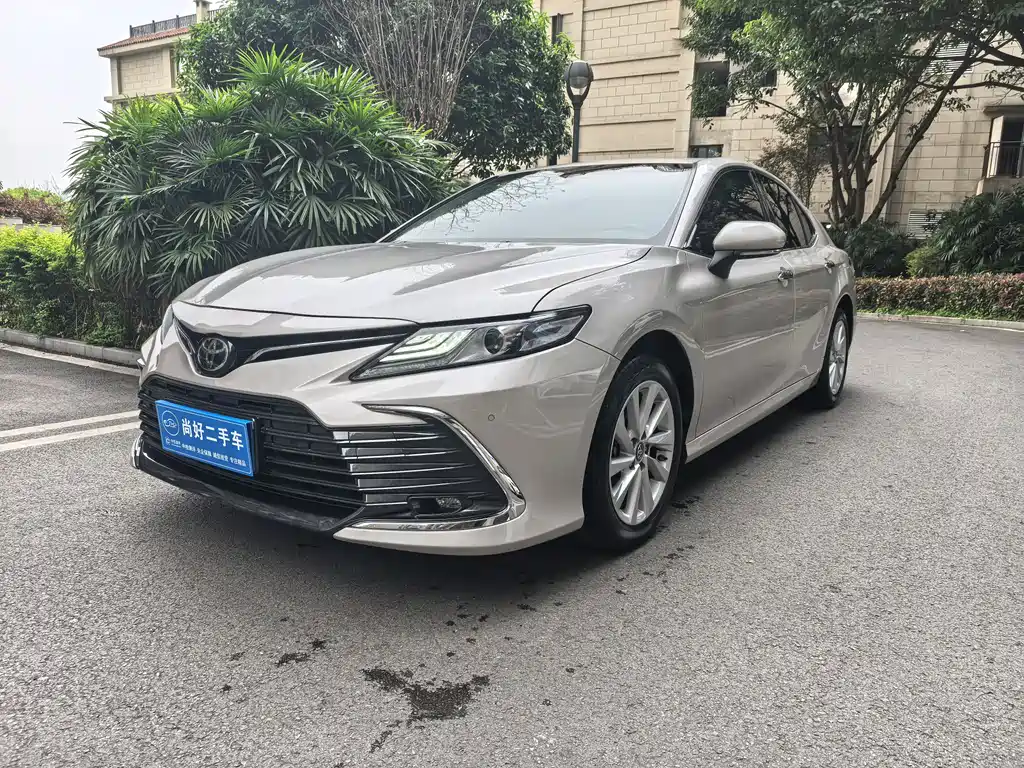 Toyota Camry 2022 — фото 1