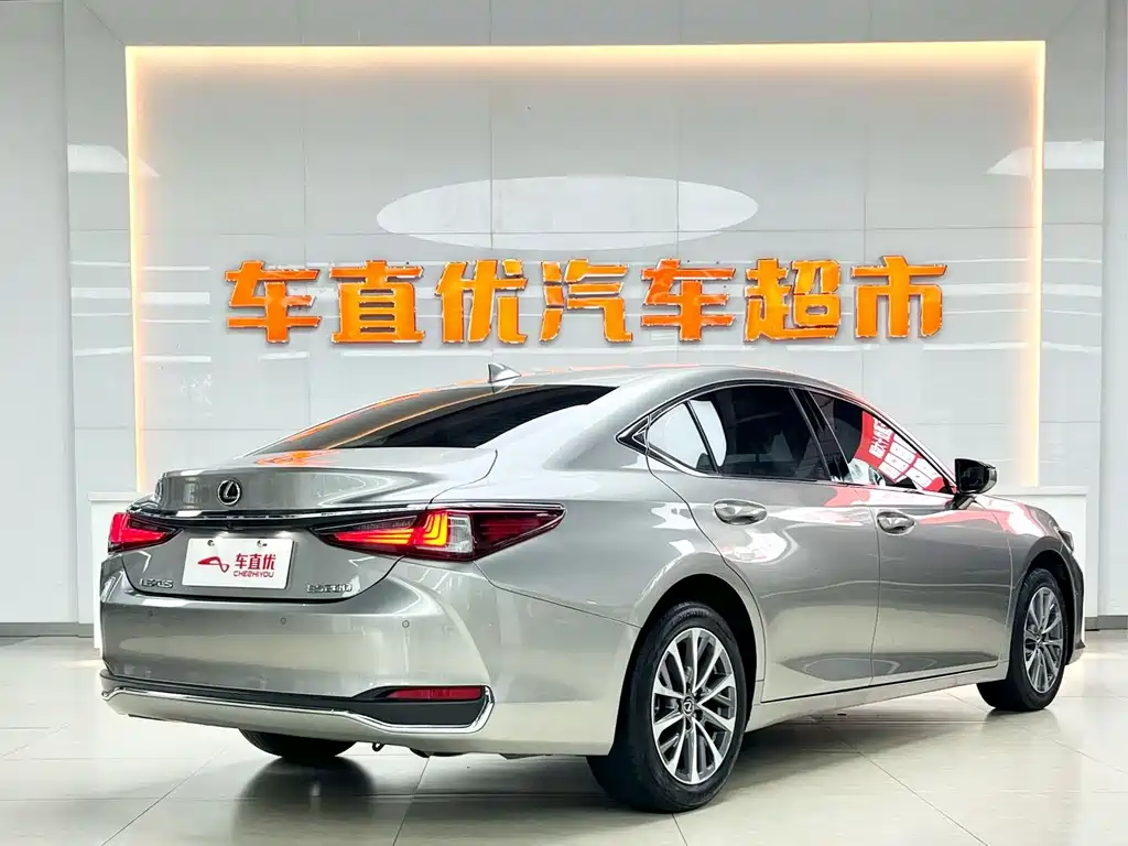 Lexus ES 2024