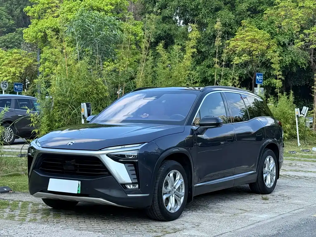 NIO ES8 2021