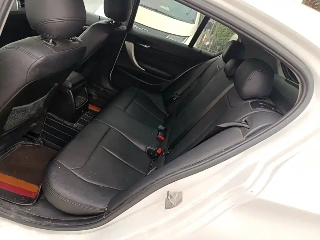 BMW 1 Series 2019 — фото 17