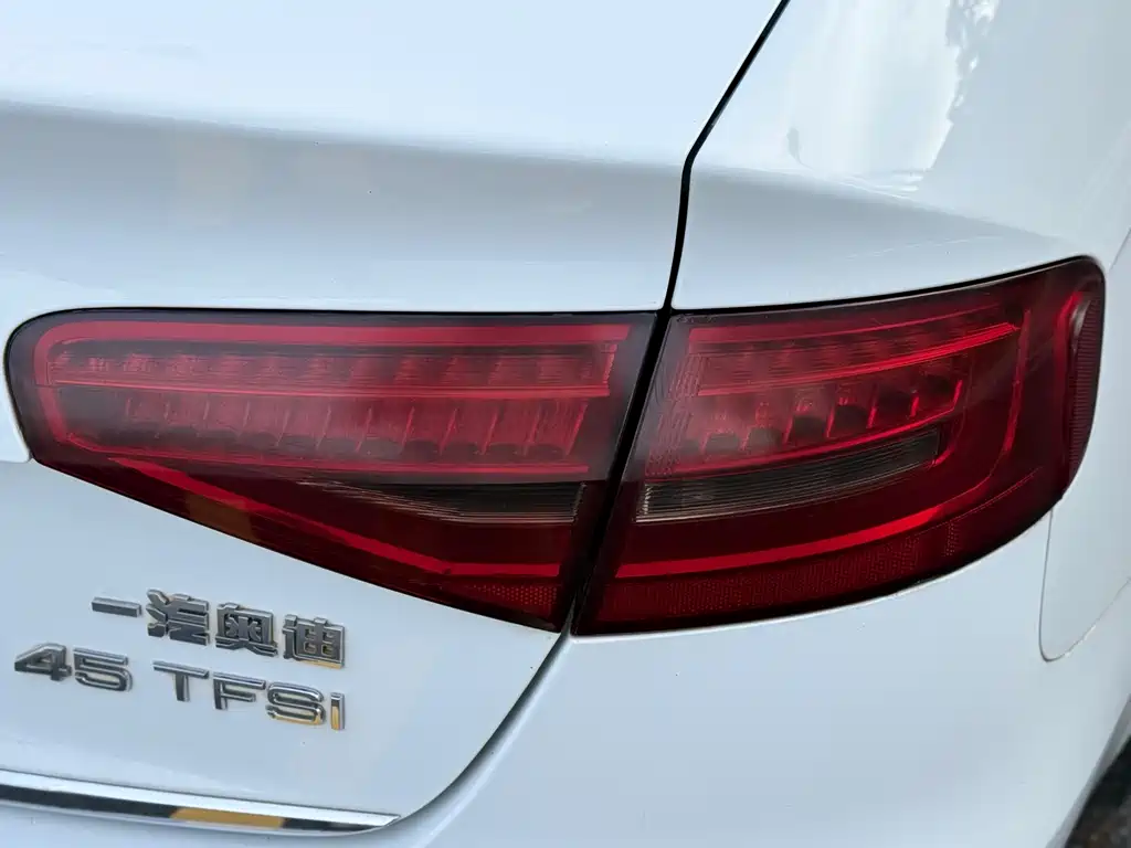 Audi A4L 2015 — фото 8