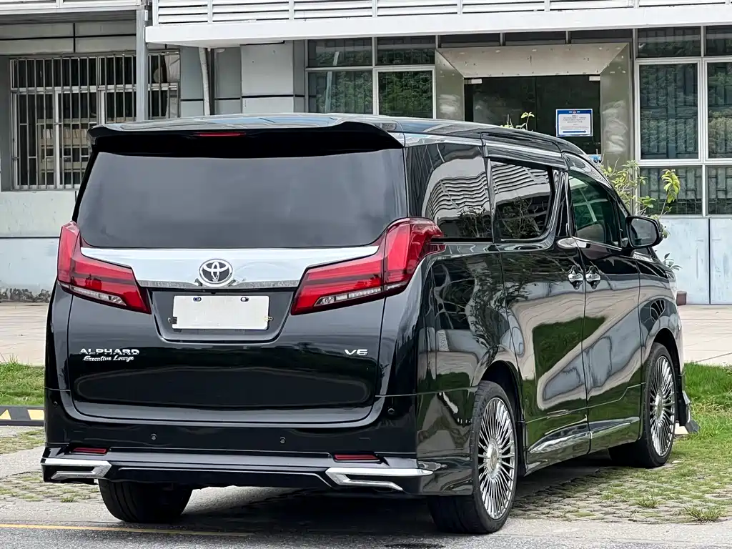 Toyota Alphard 2017 — фото 4
