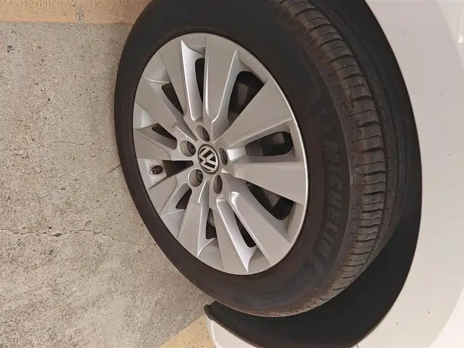 Volkswagen Lavida 2015