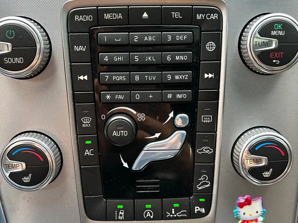 Volvo XC60 2017 — фото 21
