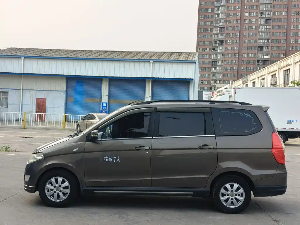 Wuling Hongguang 2014 — фото 4