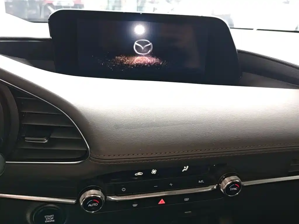 Mazda 3 Axela 2020 — фото 13